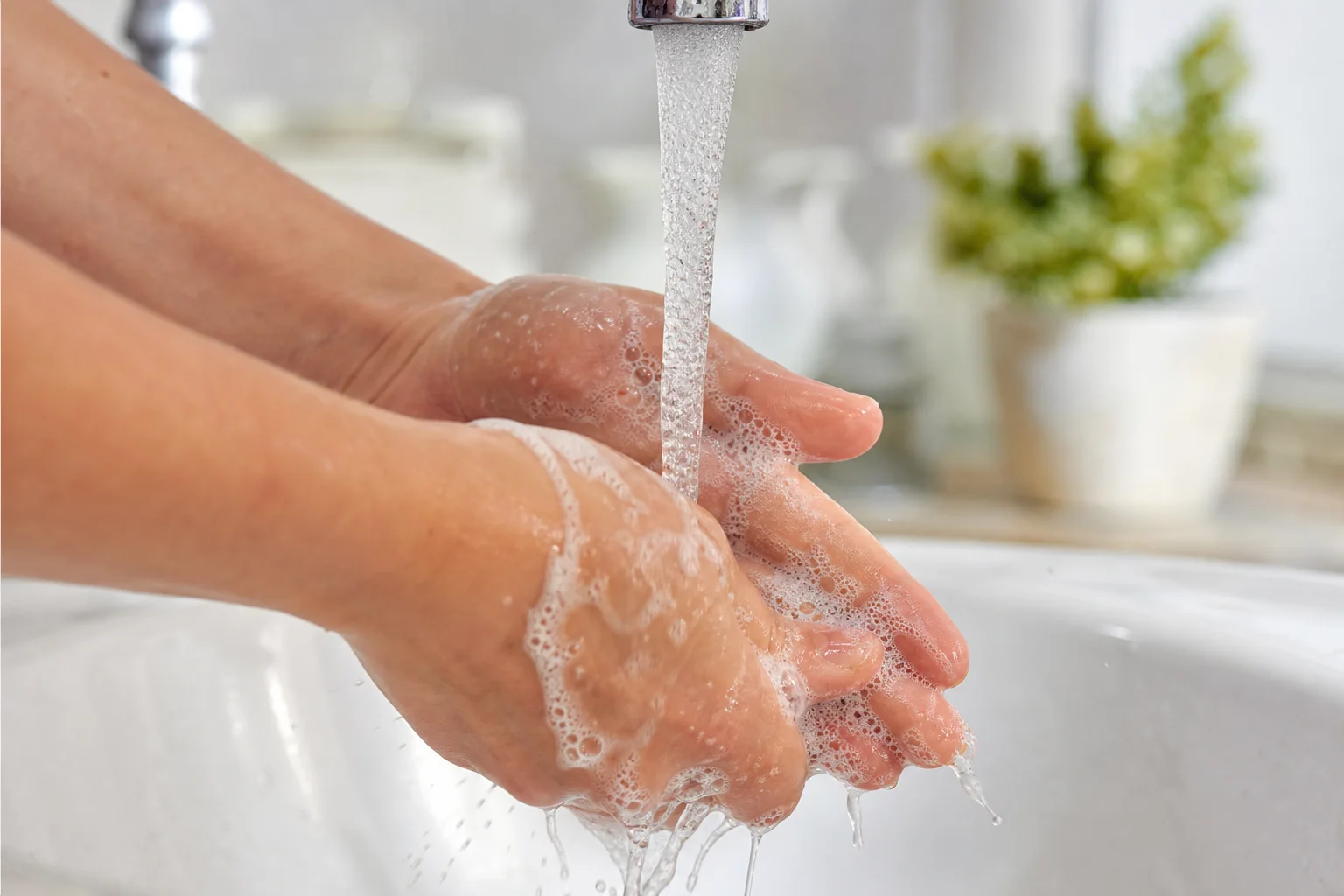 Bien se laver les mains : technique, durée et moments clés